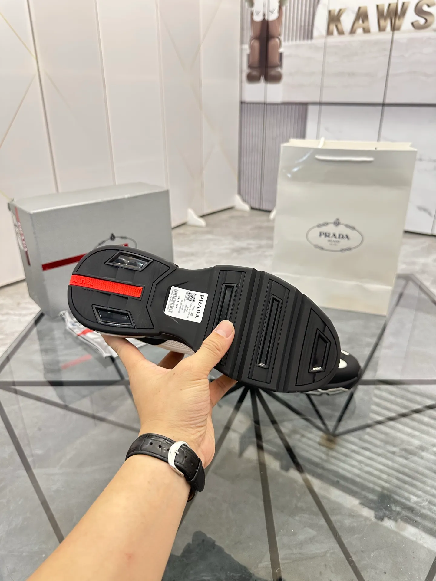 Men's shoes for sale 💰: 💰P660¥ High-end top quality Product trademark: Prada *"Prada*" low-top casual shoes Regular size: 38-45 (can be customized to 46) Product materials: Upper imported first-layer cowhide spliced ​​with original fabric, breathable lining, cowhide foot pads, original air cushion outsole. No.: 001